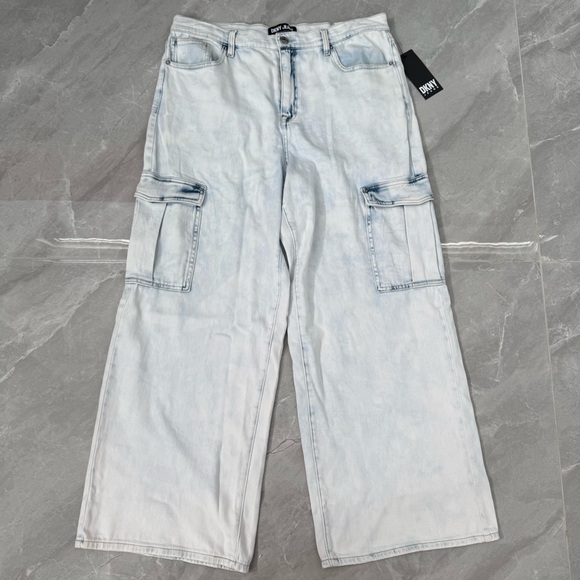 Women's DKNY Jeans High-Rise Wide-Leg Cargo Jeans Light Wash Cotton Plus Size 32 - Picture 4 of 16